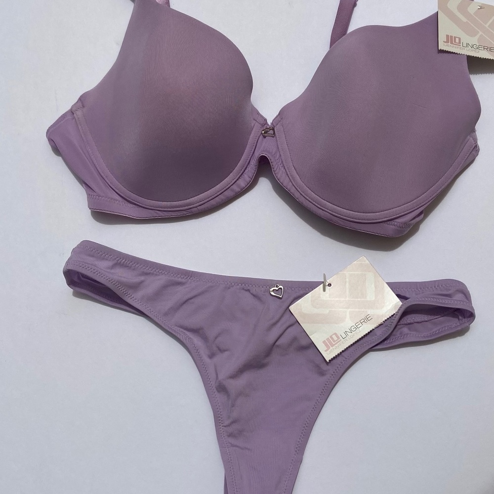 NWT - JENNIFER LOPEZ Lilac Bra/Thong set,  38C bra, Large thong